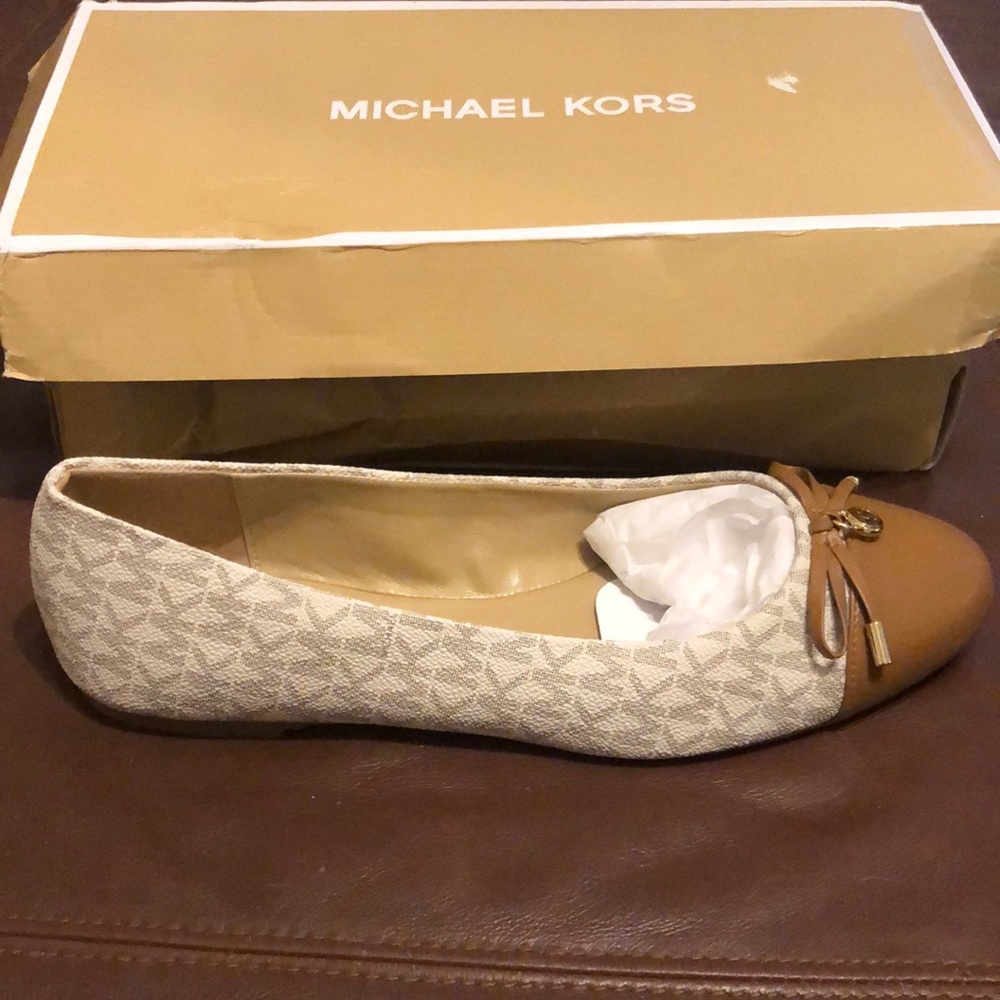 Michael Kors Melody Toe Cap size 10.0 Vanilla